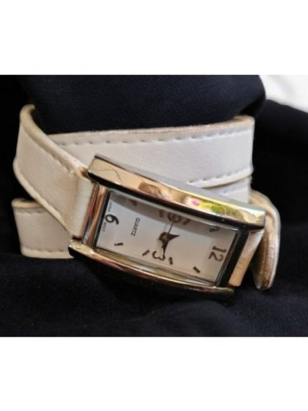 White Wrap Faux Leather Silvertone Face Ladies Quartz Watch